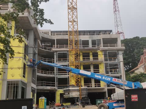 Building with steel framing