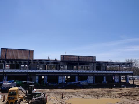 Building with steel framing