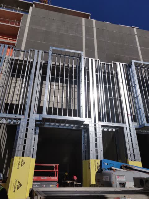 Building with steel framing